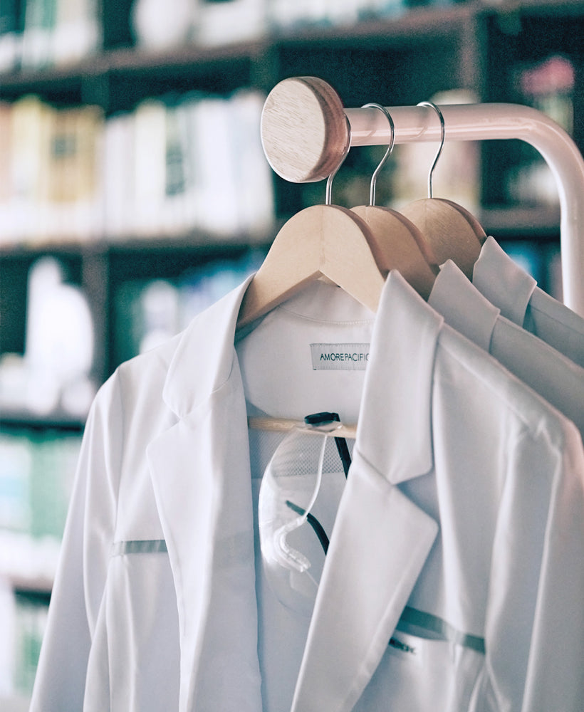Fotografía de la ropa de un médico dermatólogo